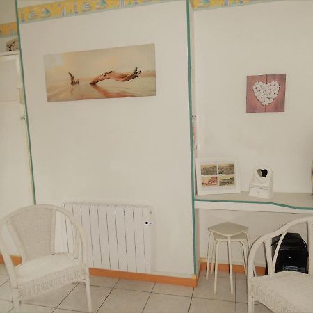 Appartement Avec Cour A 50M De La Plage 梅尔·莱斯·拜恩斯 外观 照片