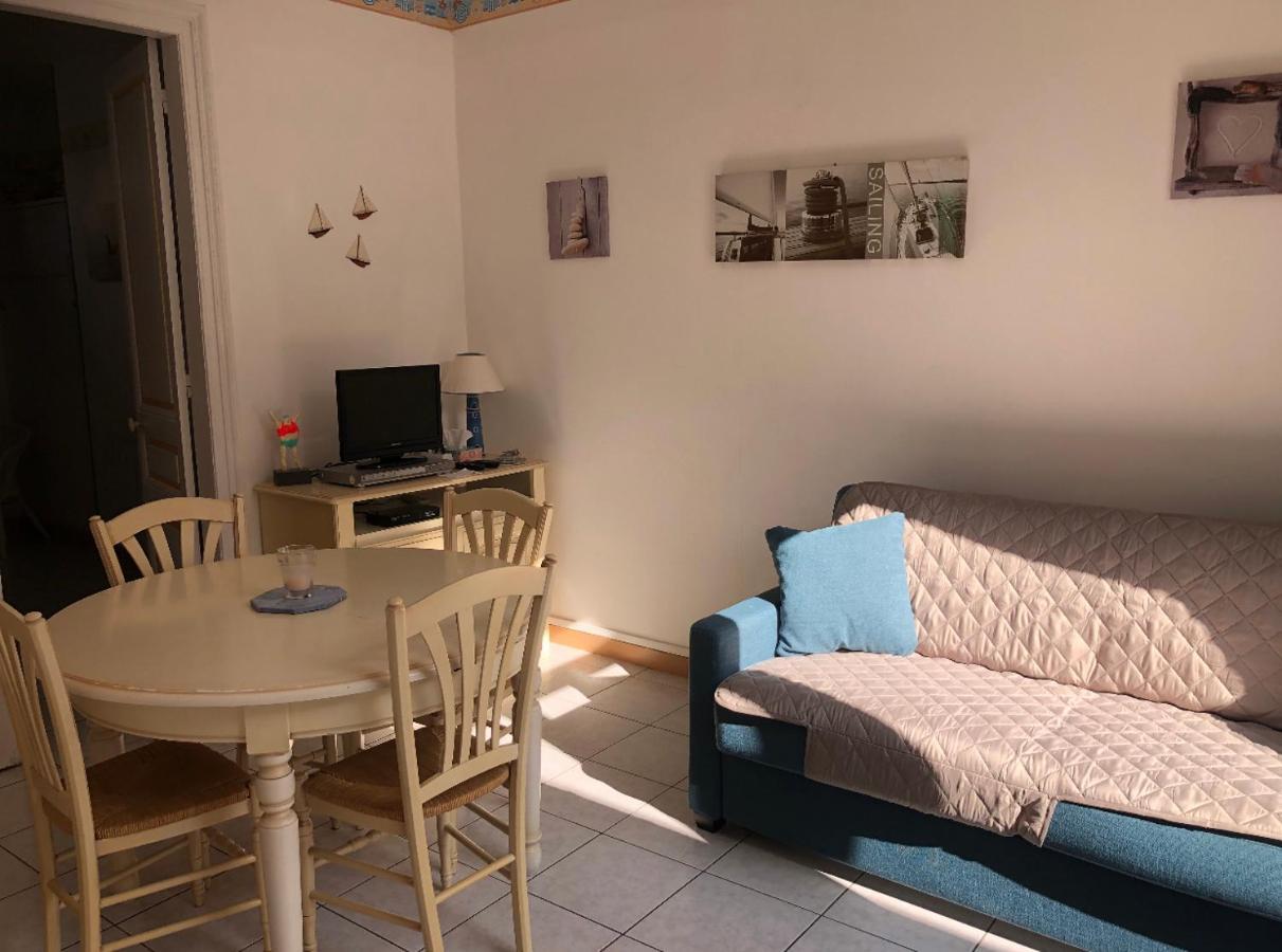 Appartement Avec Cour A 50M De La Plage 梅尔·莱斯·拜恩斯 外观 照片