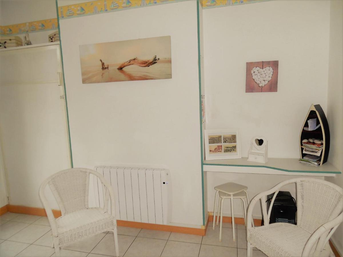 Appartement Avec Cour A 50M De La Plage 梅尔·莱斯·拜恩斯 外观 照片